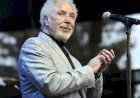 Tom Jones Net Worth 2025: Music Legacy, Wealth & Earnings Revealed
