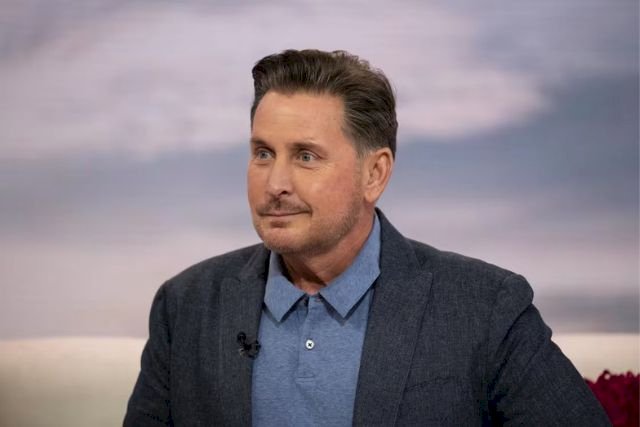 Emilio Estevez Net Worth 2025: Hollywood Legacy, Earnings & Career Highlights